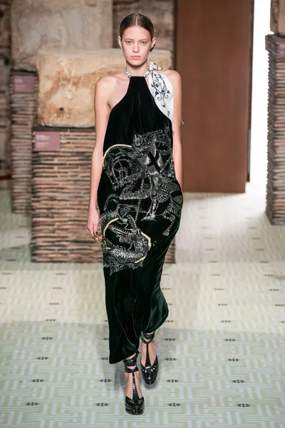 Look 18